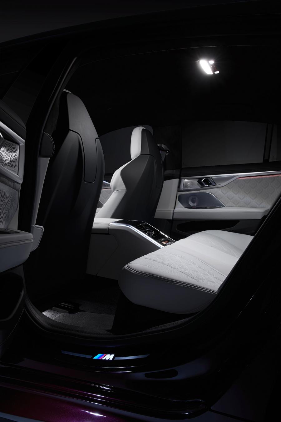 Интерьер BMW M8 Competition Gran Coupe (F93) 2019 года  (WW) (фото 100 из 139)